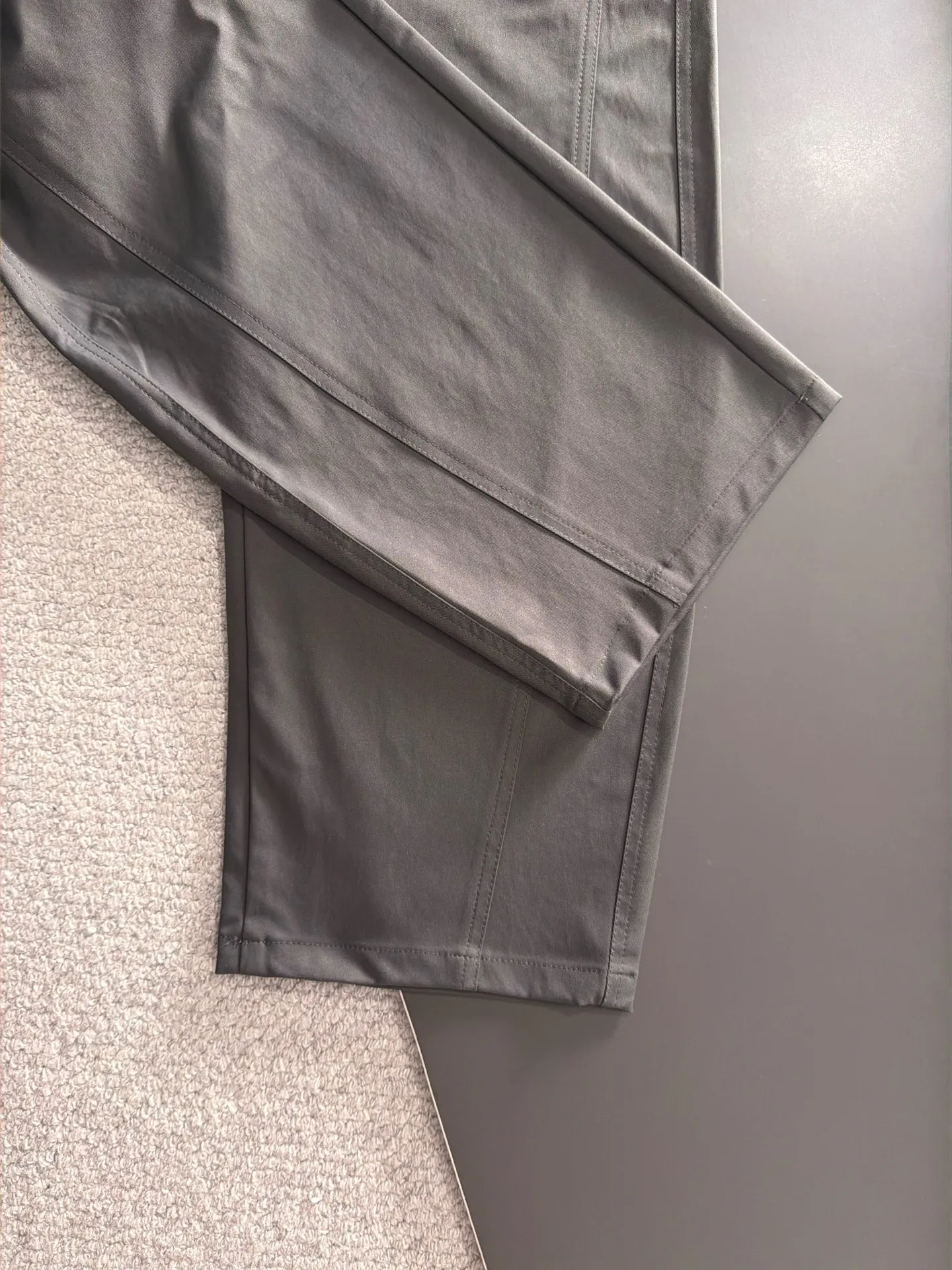 Next day shipment LP high quality Loro Piana 26ss autumn and winter new high-quality trousers Compare real-life details at will A perfect choice for autumn and winter. A must-have item. Sizes: M to 3XL (please state your height and weight when placing an order)